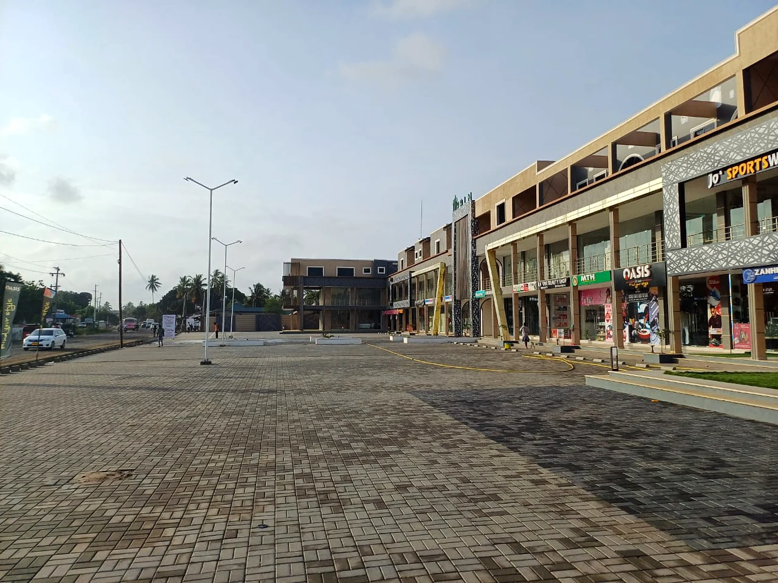 Complexe commercial et résidentiel Palm Complex — Kigamboni.